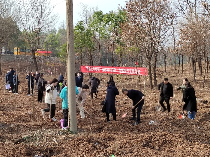 荊門(men)分院(yuan)參加培公社區首屆“同心(xin)林”植樹活動